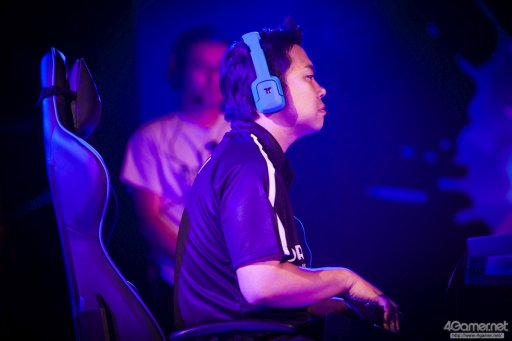 画像ギャラリー No.034のサムネイル画像 / 8時間にわたる激闘が繰り広げられた「RAGE Vol .2 GRAND FINALS」ストV部門フォトレポート。謎のサプライズゲストに会場は大盛り上がり