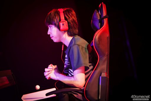 画像ギャラリー No.035のサムネイル画像 / 8時間にわたる激闘が繰り広げられた「RAGE Vol .2 GRAND FINALS」ストV部門フォトレポート。謎のサプライズゲストに会場は大盛り上がり