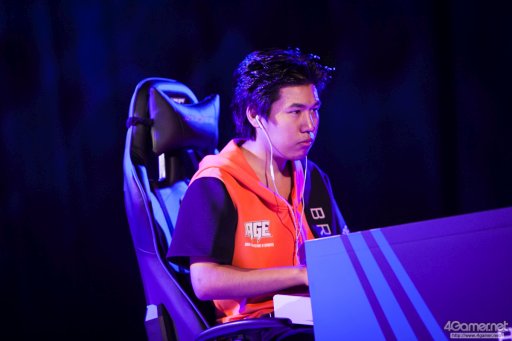 画像ギャラリー No.039のサムネイル画像 / 8時間にわたる激闘が繰り広げられた「RAGE Vol .2 GRAND FINALS」ストV部門フォトレポート。謎のサプライズゲストに会場は大盛り上がり