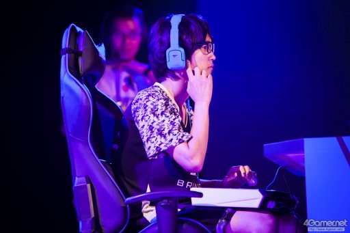 画像ギャラリー No.048のサムネイル画像 / 8時間にわたる激闘が繰り広げられた「RAGE Vol .2 GRAND FINALS」ストV部門フォトレポート。謎のサプライズゲストに会場は大盛り上がり