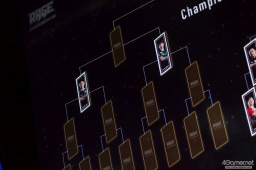 画像ギャラリー No.063のサムネイル画像 / 8時間にわたる激闘が繰り広げられた「RAGE Vol .2 GRAND FINALS」ストV部門フォトレポート。謎のサプライズゲストに会場は大盛り上がり