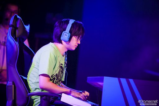 画像ギャラリー No.070のサムネイル画像 / 8時間にわたる激闘が繰り広げられた「RAGE Vol .2 GRAND FINALS」ストV部門フォトレポート。謎のサプライズゲストに会場は大盛り上がり