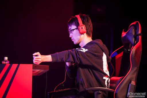 画像ギャラリー No.075のサムネイル画像 / 8時間にわたる激闘が繰り広げられた「RAGE Vol .2 GRAND FINALS」ストV部門フォトレポート。謎のサプライズゲストに会場は大盛り上がり