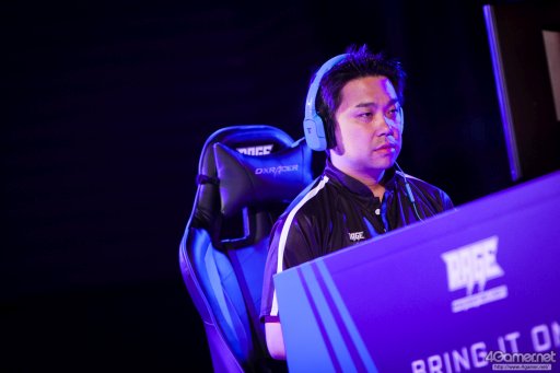 画像ギャラリー No.076のサムネイル画像 / 8時間にわたる激闘が繰り広げられた「RAGE Vol .2 GRAND FINALS」ストV部門フォトレポート。謎のサプライズゲストに会場は大盛り上がり