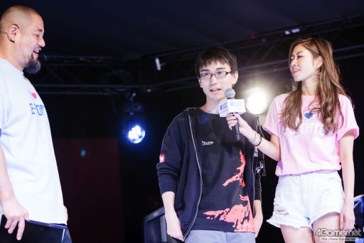 画像ギャラリー No.078のサムネイル画像 / 8時間にわたる激闘が繰り広げられた「RAGE Vol .2 GRAND FINALS」ストV部門フォトレポート。謎のサプライズゲストに会場は大盛り上がり