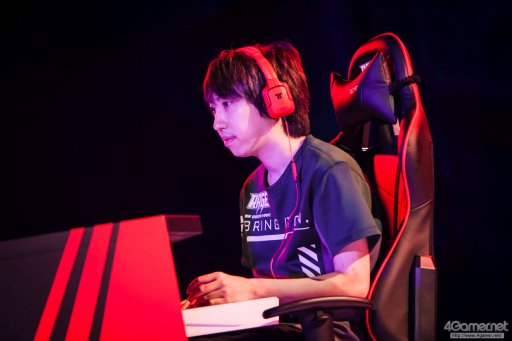 画像ギャラリー No.082のサムネイル画像 / 8時間にわたる激闘が繰り広げられた「RAGE Vol .2 GRAND FINALS」ストV部門フォトレポート。謎のサプライズゲストに会場は大盛り上がり