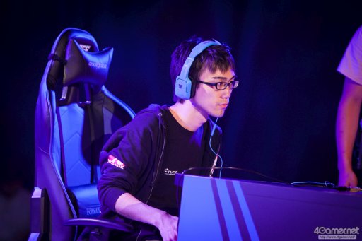 画像ギャラリー No.089のサムネイル画像 / 8時間にわたる激闘が繰り広げられた「RAGE Vol .2 GRAND FINALS」ストV部門フォトレポート。謎のサプライズゲストに会場は大盛り上がり