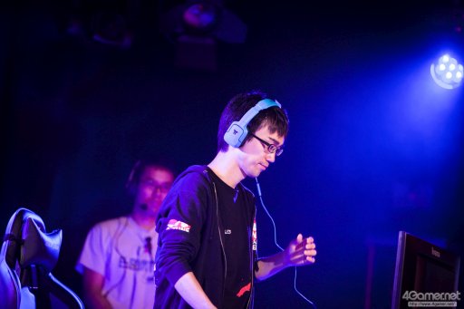 画像ギャラリー No.091のサムネイル画像 / 8時間にわたる激闘が繰り広げられた「RAGE Vol .2 GRAND FINALS」ストV部門フォトレポート。謎のサプライズゲストに会場は大盛り上がり