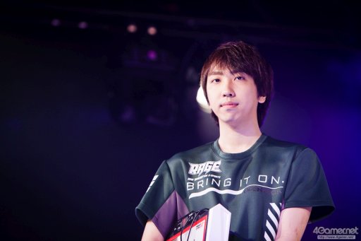 画像ギャラリー No.096のサムネイル画像 / 8時間にわたる激闘が繰り広げられた「RAGE Vol .2 GRAND FINALS」ストV部門フォトレポート。謎のサプライズゲストに会場は大盛り上がり