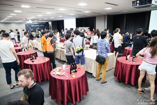 画像ギャラリー No.111のサムネイル画像 / 8時間にわたる激闘が繰り広げられた「RAGE Vol .2 GRAND FINALS」ストV部門フォトレポート。謎のサプライズゲストに会場は大盛り上がり