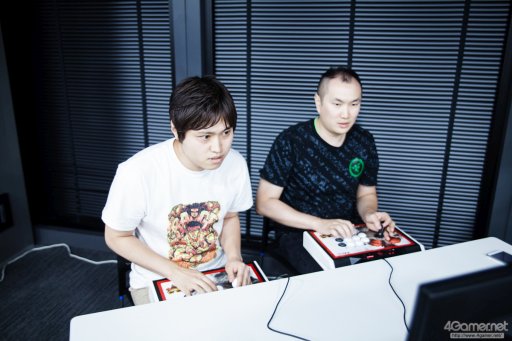 画像ギャラリー No.113のサムネイル画像 / 8時間にわたる激闘が繰り広げられた「RAGE Vol .2 GRAND FINALS」ストV部門フォトレポート。謎のサプライズゲストに会場は大盛り上がり