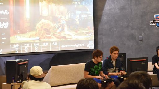 画像ギャラリー No.019のサムネイル画像 / 「ストV」プロ格闘ゲーマー8名による,1泊2日の初心者強化合宿「Red Bull Gaming U 2016」レポート。気になる講義の内容やいかに