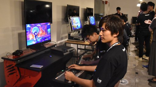 画像ギャラリー No.006のサムネイル画像 / Red Bullが先導する格ゲー競技シーンの手応えと展望。「Red Bull Gaming U 2016」後の松井 悠氏に話を聞いてみた