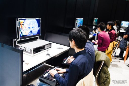 ���������꡼ No.003�Υ���ͥ������ / �ȥåץץ쥤�䡼ã�ˤ��֥���V����§�ȡ��ʥ��ȡ�Red Bull Tower of Pride�ץե��ȥ�ݡ��ȡ�ͥ���Ϥ����Τ�����μ��