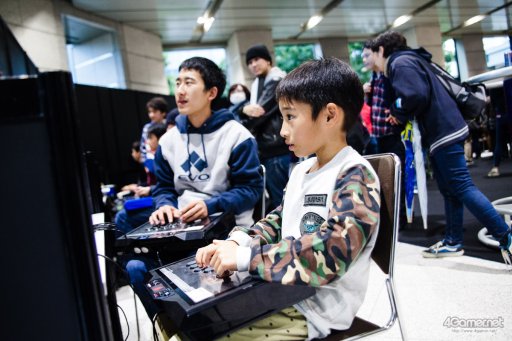 ���������꡼ No.005�Υ���ͥ������ / �ȥåץץ쥤�䡼ã�ˤ��֥���V����§�ȡ��ʥ��ȡ�Red Bull Tower of Pride�ץե��ȥ�ݡ��ȡ�ͥ���Ϥ����Τ�����μ��