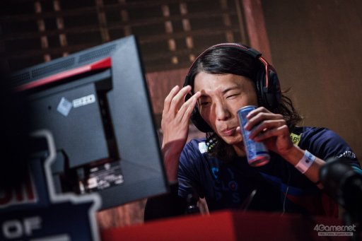 ���������꡼ No.013�Υ���ͥ������ / �ȥåץץ쥤�䡼ã�ˤ��֥���V����§�ȡ��ʥ��ȡ�Red Bull Tower of Pride�ץե��ȥ�ݡ��ȡ�ͥ���Ϥ����Τ�����μ��