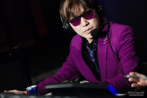 ���������꡼ No.015�Υ���ͥ������ / �ȥåץץ쥤�䡼ã�ˤ��֥���V����§�ȡ��ʥ��ȡ�Red Bull Tower of Pride�ץե��ȥ�ݡ��ȡ�ͥ���Ϥ����Τ�����μ��