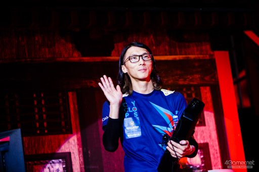 ���������꡼ No.019�Υ���ͥ������ / �ȥåץץ쥤�䡼ã�ˤ��֥���V����§�ȡ��ʥ��ȡ�Red Bull Tower of Pride�ץե��ȥ�ݡ��ȡ�ͥ���Ϥ����Τ�����μ��