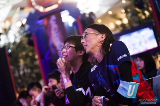 ���������꡼ No.020�Υ���ͥ������ / �ȥåץץ쥤�䡼ã�ˤ��֥���V����§�ȡ��ʥ��ȡ�Red Bull Tower of Pride�ץե��ȥ�ݡ��ȡ�ͥ���Ϥ����Τ�����μ��