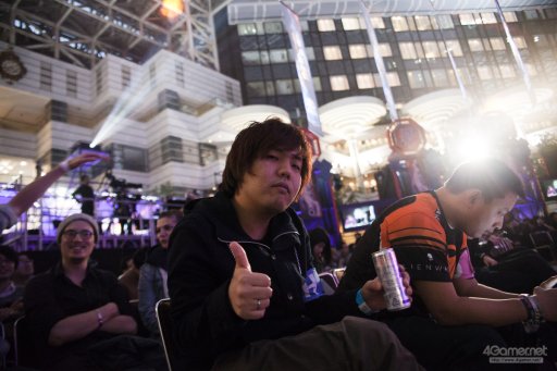 ���������꡼ No.021�Υ���ͥ������ / �ȥåץץ쥤�䡼ã�ˤ��֥���V����§�ȡ��ʥ��ȡ�Red Bull Tower of Pride�ץե��ȥ�ݡ��ȡ�ͥ���Ϥ����Τ�����μ��