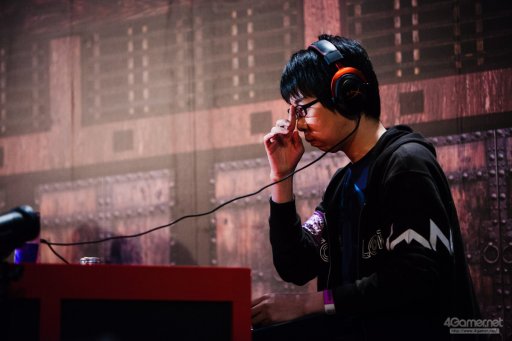 ���������꡼ No.023�Υ���ͥ������ / �ȥåץץ쥤�䡼ã�ˤ��֥���V����§�ȡ��ʥ��ȡ�Red Bull Tower of Pride�ץե��ȥ�ݡ��ȡ�ͥ���Ϥ����Τ�����μ��