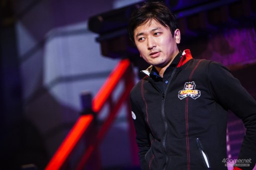 ���������꡼ No.024�Υ���ͥ������ / �ȥåץץ쥤�䡼ã�ˤ��֥���V����§�ȡ��ʥ��ȡ�Red Bull Tower of Pride�ץե��ȥ�ݡ��ȡ�ͥ���Ϥ����Τ�����μ��