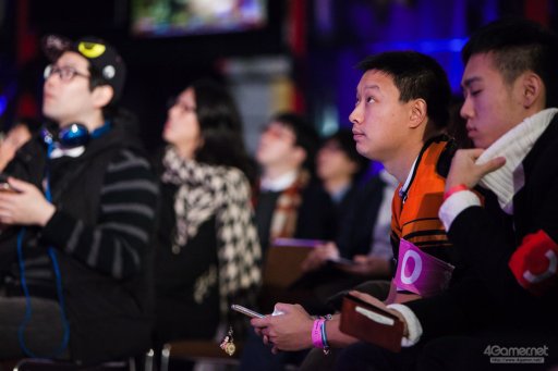 ���������꡼ No.025�Υ���ͥ������ / �ȥåץץ쥤�䡼ã�ˤ��֥���V����§�ȡ��ʥ��ȡ�Red Bull Tower of Pride�ץե��ȥ�ݡ��ȡ�ͥ���Ϥ����Τ�����μ��