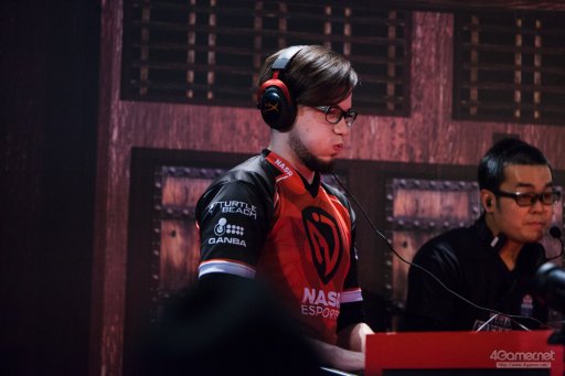 ���������꡼ No.032�Υ���ͥ������ / �ȥåץץ쥤�䡼ã�ˤ��֥���V����§�ȡ��ʥ��ȡ�Red Bull Tower of Pride�ץե��ȥ�ݡ��ȡ�ͥ���Ϥ����Τ�����μ��