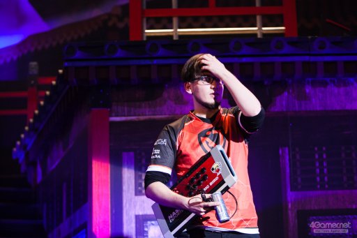 ���������꡼ No.034�Υ���ͥ������ / �ȥåץץ쥤�䡼ã�ˤ��֥���V����§�ȡ��ʥ��ȡ�Red Bull Tower of Pride�ץե��ȥ�ݡ��ȡ�ͥ���Ϥ����Τ�����μ��