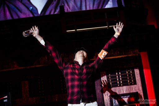 ���������꡼ No.040�Υ���ͥ������ / �ȥåץץ쥤�䡼ã�ˤ��֥���V����§�ȡ��ʥ��ȡ�Red Bull Tower of Pride�ץե��ȥ�ݡ��ȡ�ͥ���Ϥ����Τ�����μ��