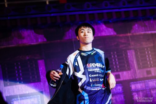 ���������꡼ No.044�Υ���ͥ������ / �ȥåץץ쥤�䡼ã�ˤ��֥���V����§�ȡ��ʥ��ȡ�Red Bull Tower of Pride�ץե��ȥ�ݡ��ȡ�ͥ���Ϥ����Τ�����μ��