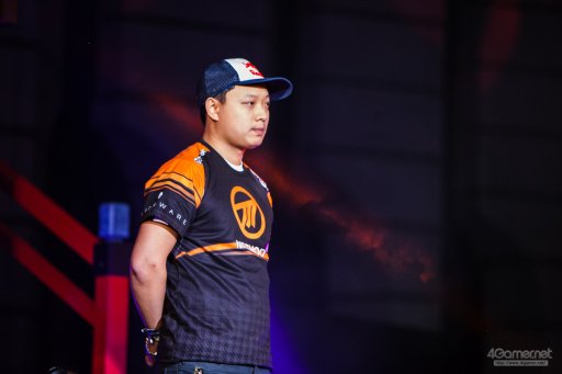 ���������꡼ No.045�Υ���ͥ������ / �ȥåץץ쥤�䡼ã�ˤ��֥���V����§�ȡ��ʥ��ȡ�Red Bull Tower of Pride�ץե��ȥ�ݡ��ȡ�ͥ���Ϥ����Τ�����μ��