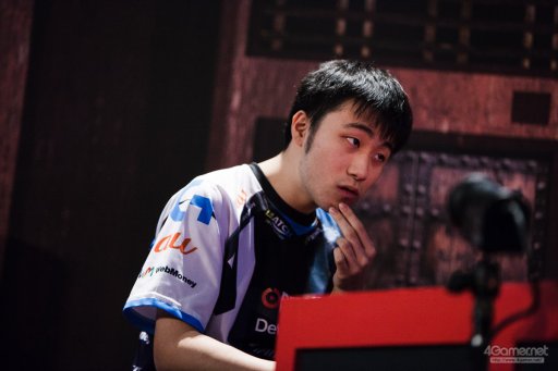 ���������꡼ No.046�Υ���ͥ������ / �ȥåץץ쥤�䡼ã�ˤ��֥���V����§�ȡ��ʥ��ȡ�Red Bull Tower of Pride�ץե��ȥ�ݡ��ȡ�ͥ���Ϥ����Τ�����μ��