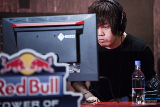 ���������꡼ No.050�Υ���ͥ������ / �ȥåץץ쥤�䡼ã�ˤ��֥���V����§�ȡ��ʥ��ȡ�Red Bull Tower of Pride�ץե��ȥ�ݡ��ȡ�ͥ���Ϥ����Τ�����μ��