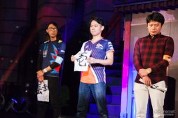 ���������꡼ No.055�Υ���ͥ������ / �ȥåץץ쥤�䡼ã�ˤ��֥���V����§�ȡ��ʥ��ȡ�Red Bull Tower of Pride�ץե��ȥ�ݡ��ȡ�ͥ���Ϥ����Τ�����μ��