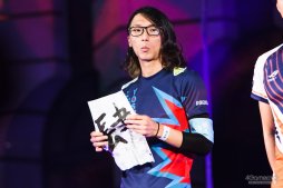 ���������꡼ No.057�Υ���ͥ������ / �ȥåץץ쥤�䡼ã�ˤ��֥���V����§�ȡ��ʥ��ȡ�Red Bull Tower of Pride�ץե��ȥ�ݡ��ȡ�ͥ���Ϥ����Τ�����μ��