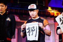 ���������꡼ No.061�Υ���ͥ������ / �ȥåץץ쥤�䡼ã�ˤ��֥���V����§�ȡ��ʥ��ȡ�Red Bull Tower of Pride�ץե��ȥ�ݡ��ȡ�ͥ���Ϥ����Τ�����μ��