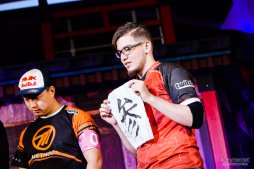 ���������꡼ No.062�Υ���ͥ������ / �ȥåץץ쥤�䡼ã�ˤ��֥���V����§�ȡ��ʥ��ȡ�Red Bull Tower of Pride�ץե��ȥ�ݡ��ȡ�ͥ���Ϥ����Τ�����μ��