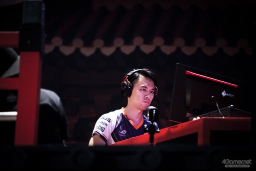 ���������꡼ No.067�Υ���ͥ������ / �ȥåץץ쥤�䡼ã�ˤ��֥���V����§�ȡ��ʥ��ȡ�Red Bull Tower of Pride�ץե��ȥ�ݡ��ȡ�ͥ���Ϥ����Τ�����μ��