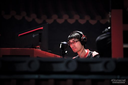 ���������꡼ No.068�Υ���ͥ������ / �ȥåץץ쥤�䡼ã�ˤ��֥���V����§�ȡ��ʥ��ȡ�Red Bull Tower of Pride�ץե��ȥ�ݡ��ȡ�ͥ���Ϥ����Τ�����μ��