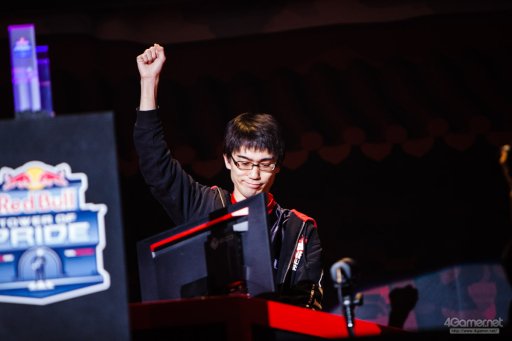 ���������꡼ No.071�Υ���ͥ������ / �ȥåץץ쥤�䡼ã�ˤ��֥���V����§�ȡ��ʥ��ȡ�Red Bull Tower of Pride�ץե��ȥ�ݡ��ȡ�ͥ���Ϥ����Τ�����μ��