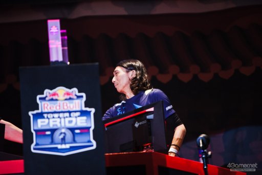 ���������꡼ No.074�Υ���ͥ������ / �ȥåץץ쥤�䡼ã�ˤ��֥���V����§�ȡ��ʥ��ȡ�Red Bull Tower of Pride�ץե��ȥ�ݡ��ȡ�ͥ���Ϥ����Τ�����μ��