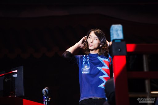 ���������꡼ No.077�Υ���ͥ������ / �ȥåץץ쥤�䡼ã�ˤ��֥���V����§�ȡ��ʥ��ȡ�Red Bull Tower of Pride�ץե��ȥ�ݡ��ȡ�ͥ���Ϥ����Τ�����μ��