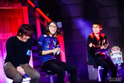 ���������꡼ No.078�Υ���ͥ������ / �ȥåץץ쥤�䡼ã�ˤ��֥���V����§�ȡ��ʥ��ȡ�Red Bull Tower of Pride�ץե��ȥ�ݡ��ȡ�ͥ���Ϥ����Τ�����μ��