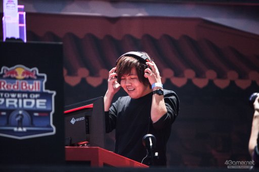 ���������꡼ No.081�Υ���ͥ������ / �ȥåץץ쥤�䡼ã�ˤ��֥���V����§�ȡ��ʥ��ȡ�Red Bull Tower of Pride�ץե��ȥ�ݡ��ȡ�ͥ���Ϥ����Τ�����μ��