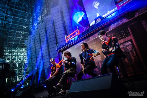 ���������꡼ No.085�Υ���ͥ������ / �ȥåץץ쥤�䡼ã�ˤ��֥���V����§�ȡ��ʥ��ȡ�Red Bull Tower of Pride�ץե��ȥ�ݡ��ȡ�ͥ���Ϥ����Τ�����μ��