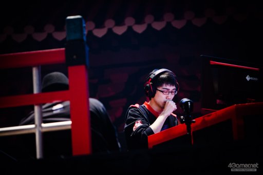 ���������꡼ No.087�Υ���ͥ������ / �ȥåץץ쥤�䡼ã�ˤ��֥���V����§�ȡ��ʥ��ȡ�Red Bull Tower of Pride�ץե��ȥ�ݡ��ȡ�ͥ���Ϥ����Τ�����μ��