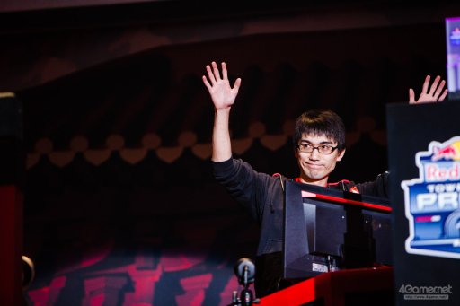 ���������꡼ No.089�Υ���ͥ������ / �ȥåץץ쥤�䡼ã�ˤ��֥���V����§�ȡ��ʥ��ȡ�Red Bull Tower of Pride�ץե��ȥ�ݡ��ȡ�ͥ���Ϥ����Τ�����μ��