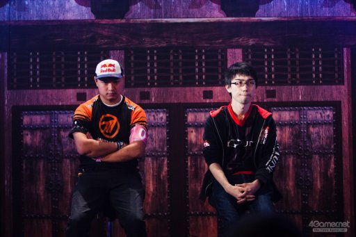 ���������꡼ No.096�Υ���ͥ������ / �ȥåץץ쥤�䡼ã�ˤ��֥���V����§�ȡ��ʥ��ȡ�Red Bull Tower of Pride�ץե��ȥ�ݡ��ȡ�ͥ���Ϥ����Τ�����μ��