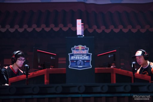 ���������꡼ No.098�Υ���ͥ������ / �ȥåץץ쥤�䡼ã�ˤ��֥���V����§�ȡ��ʥ��ȡ�Red Bull Tower of Pride�ץե��ȥ�ݡ��ȡ�ͥ���Ϥ����Τ�����μ��